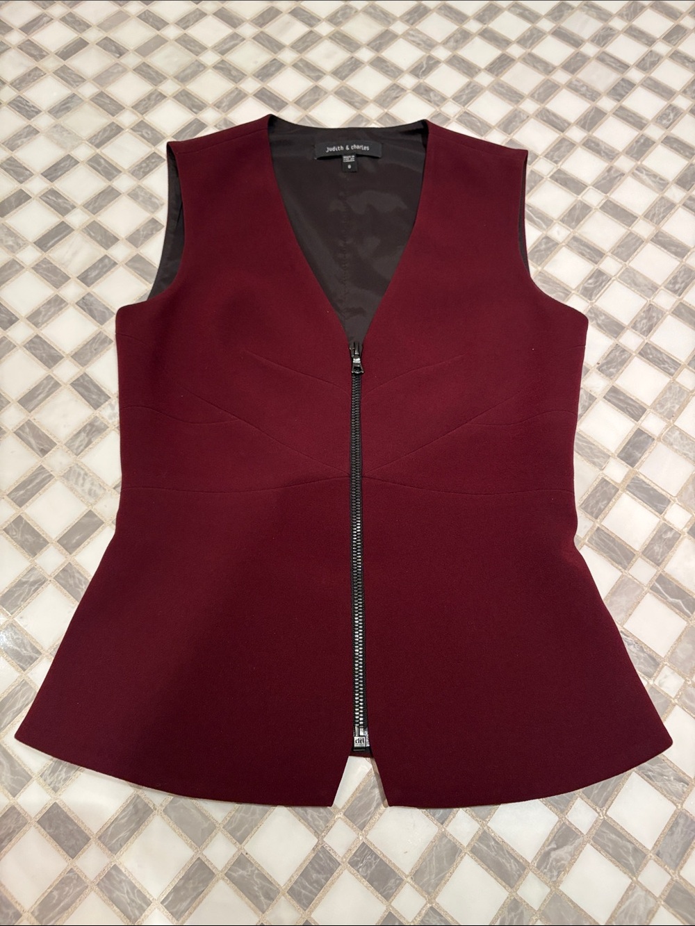 Judith and Charles zip vest with a slight peplum. Gorgeous bordeaux colour.